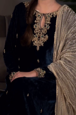 Floral Yoke Design Straight Sequinned Velvet Kurta with Skirt & Dupatta