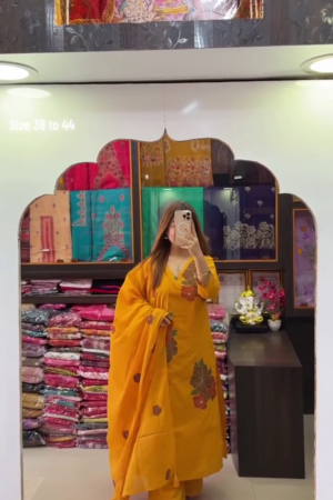 Women Floral Embroidered Regular Thread Work Kurta with Trousers & With Dupatta