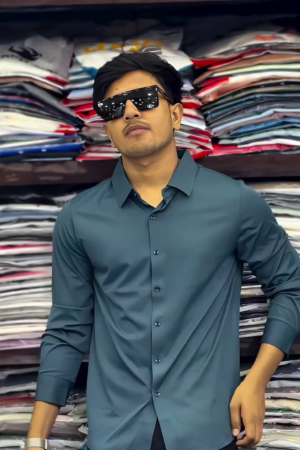 Men Comfort Fit Solid Spread Collar Casual Shirt